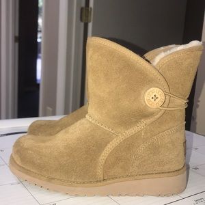 Ugg boots for girls